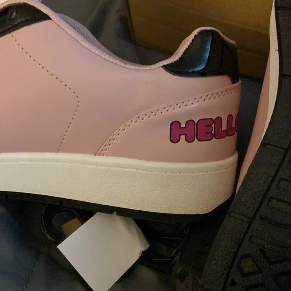 Hello Kitty Sanrio Women's /Teen's Pink Casual Court Fashion Shoe size 10 NWT 👋😸 - Picture 7 of 9